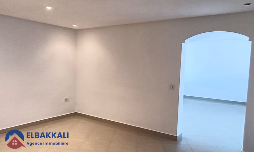 Appartement Spacieux à Louer à Tanger - 200m² au Cinquième Étage