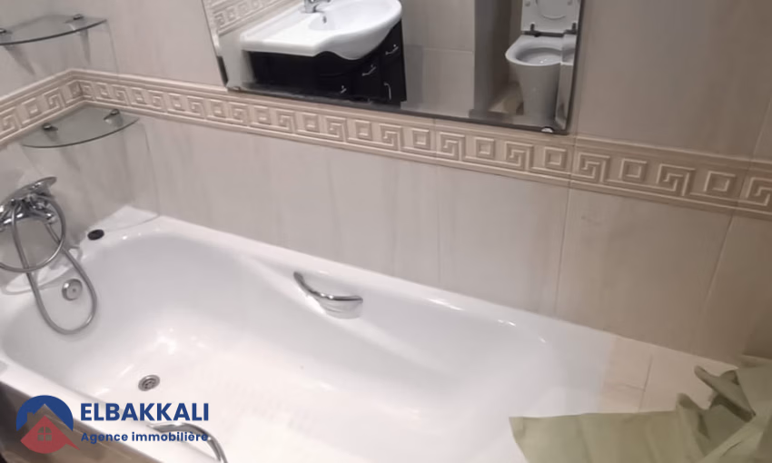 Appartement Spacieux à Louer à Tanger - 200m² au Cinquième Étage