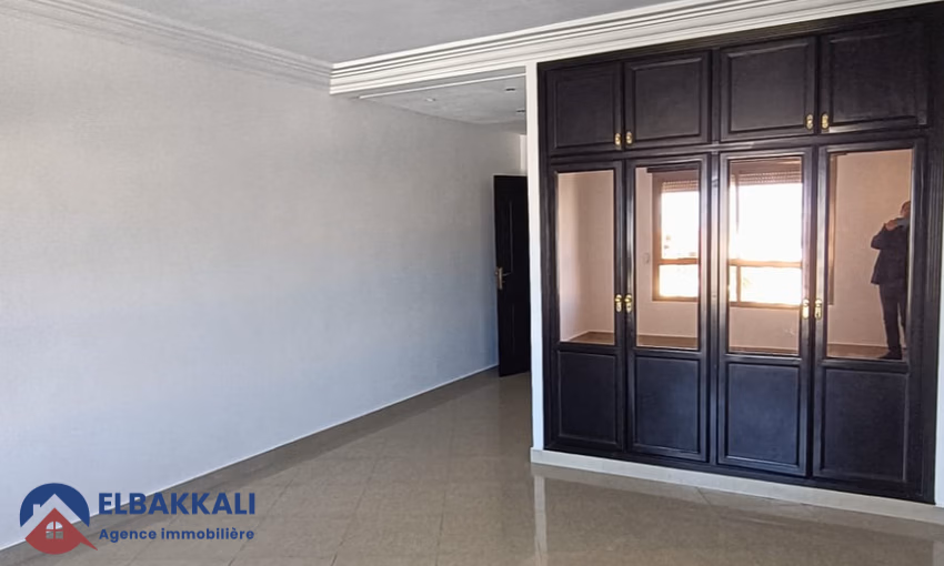 Appartement Spacieux à Louer à Tanger - 200m² au Cinquième Étage