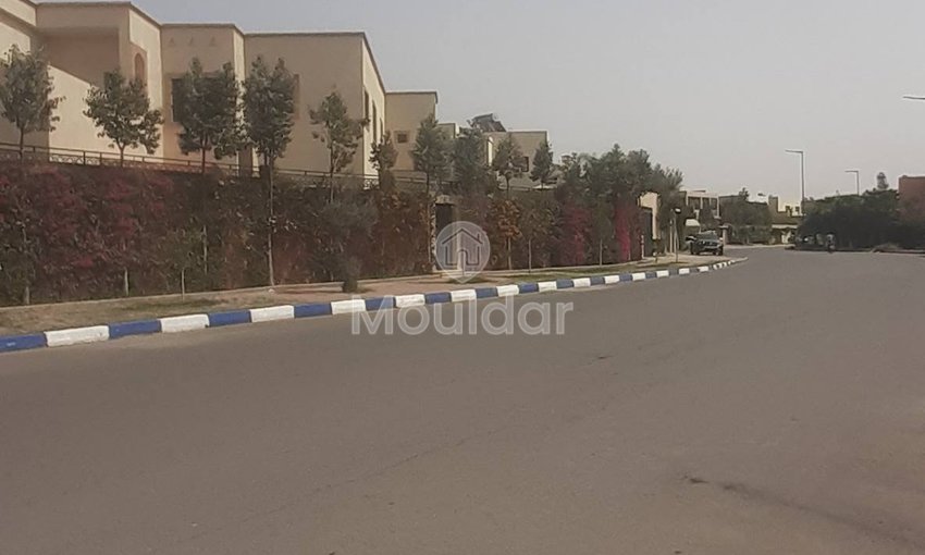 Vila Disponível para Aluguel de Longo Prazo: 4 Quartos Espaçosos - view 2