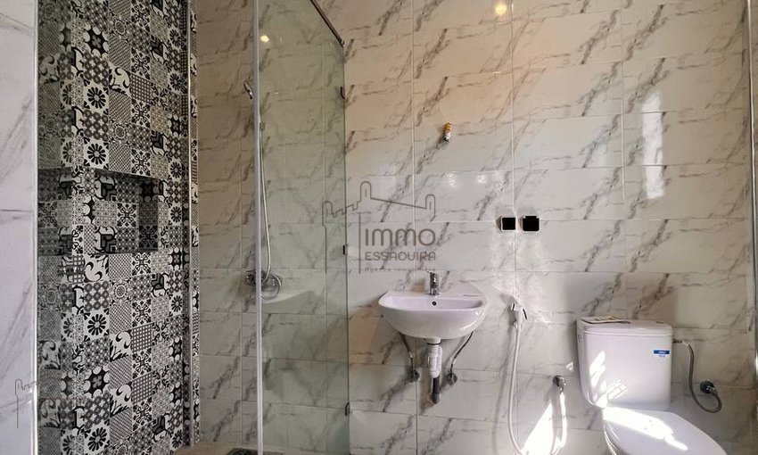 فيلا فسيحة على بعد 8 كم: أناقة وراحة للبيع - view 27