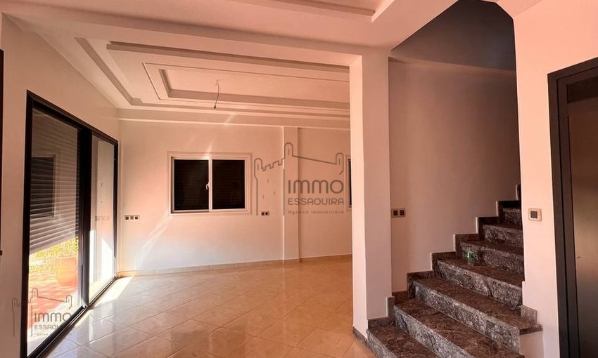 فيلا فسيحة على بعد 8 كم: أناقة وراحة للبيع - view 14