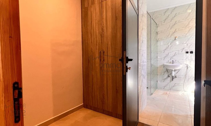 فيلا فسيحة على بعد 8 كم: أناقة وراحة للبيع - view 13