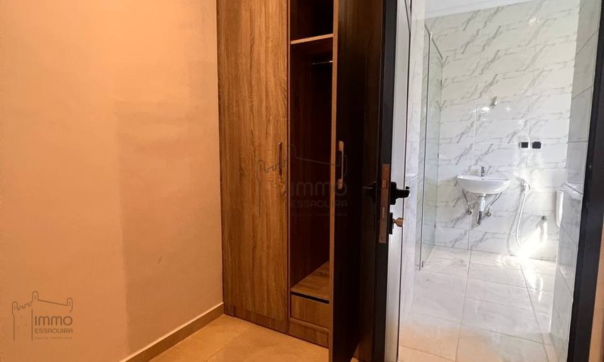 فيلا فسيحة على بعد 8 كم: أناقة وراحة للبيع - view 11