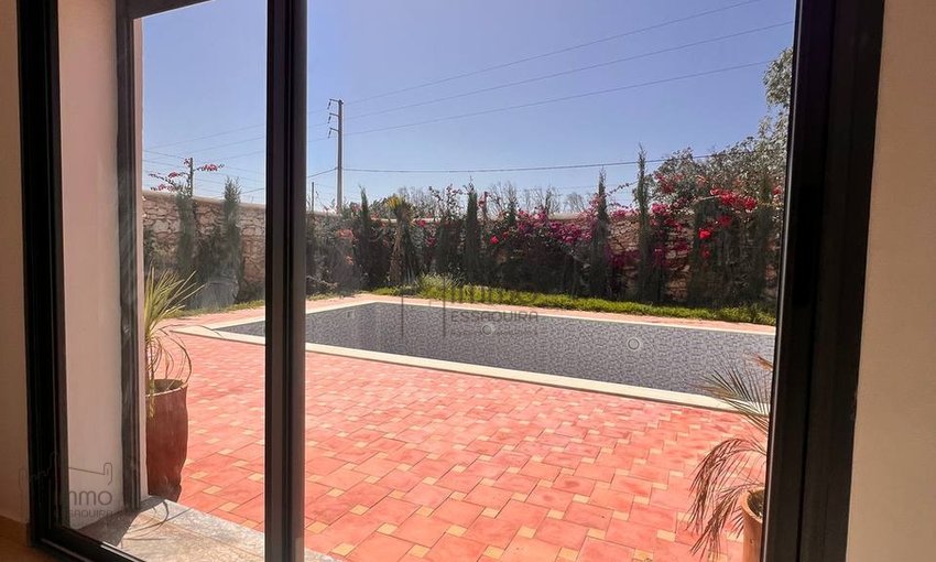 فيلا فسيحة على بعد 8 كم: أناقة وراحة للبيع - view 4