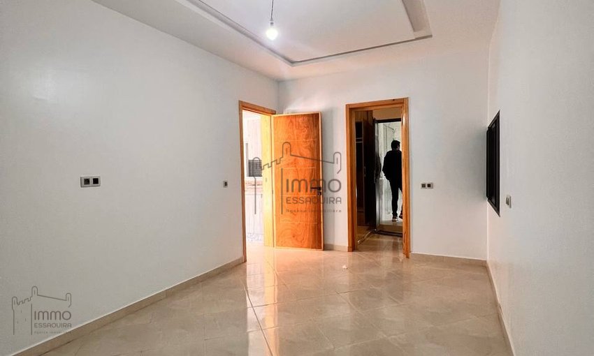 فيلا فسيحة على بعد 8 كم: أناقة وراحة للبيع - view 12