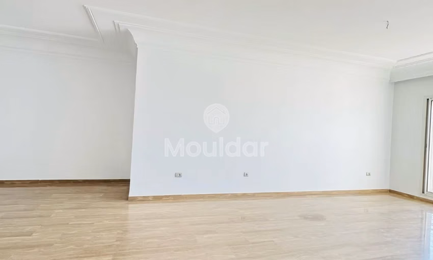 شقة جميلة للإيجار في الدار البيضاء - 3 غرف واسعة شقة جميلة للإيجار في الدار البيضاء - 3 غرف واسعة