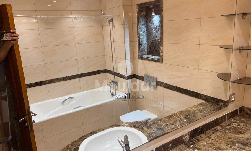 للايجار: شقة فسيحة مكونة من 3 غرف في المعاريف، الدار البيضاء للايجار: شقة فسيحة مكونة من 3 غرف في المعاريف، الدار البيضاء