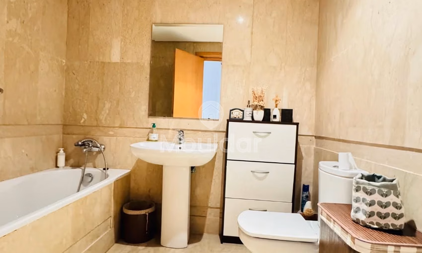 تأجير شقة فسيحة في الدار البيضاء - الأميرات، 3 غرف نوم