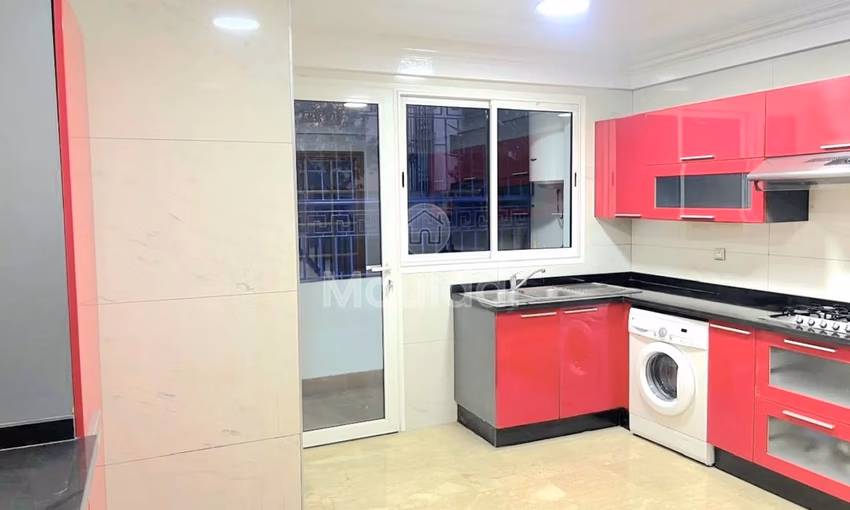 شقة جميلة مكونة من 3 غرف للإيجار في الدار البيضاء - الأميرات