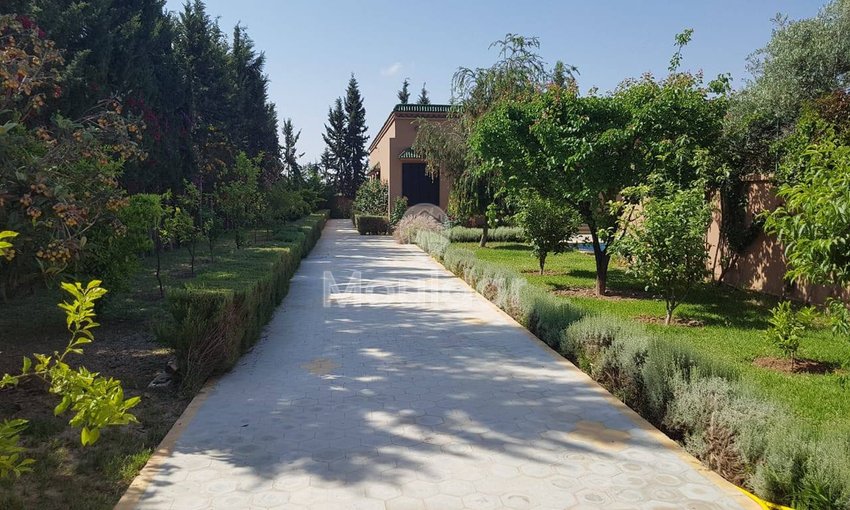 Luxury Villa in Marrakech: Your Escape of 2200 m² - view 2