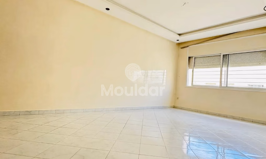 للايجار: شقة فسيحة من غرفتين في المعاريف، الدار البيضاء