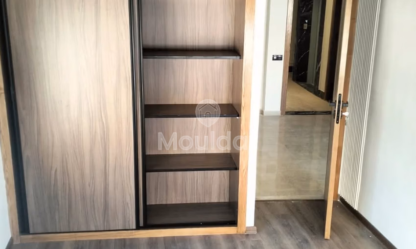 استوديو للإيجار في الدار البيضاء - المعاريف: 60م² لاستكشافه