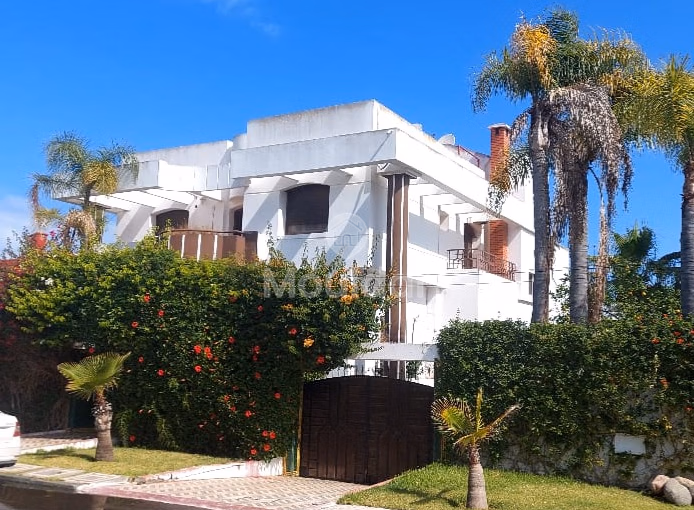 Villa Spacieuse à Kénitra : 7 Chambres, 620m² de Luxe