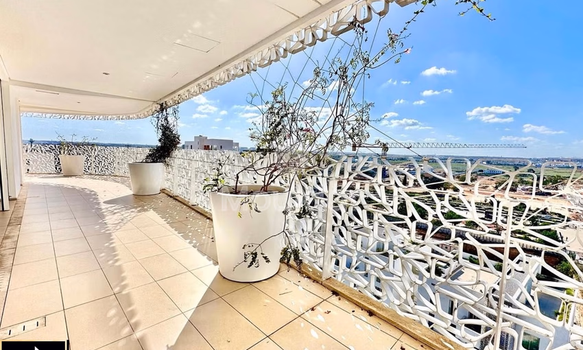 لإيجار: شقة 3 غرف نوم، 155م² في مدينة المالية بالدار البيضاء