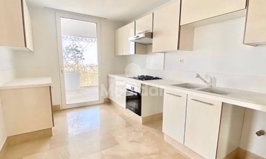 لإيجار: شقة 3 غرف نوم، 155م² في مدينة المالية بالدار البيضاء