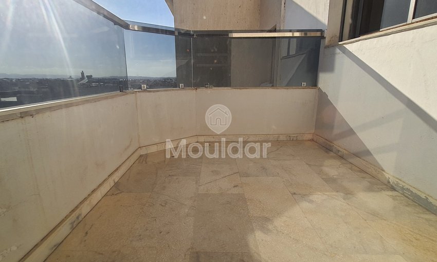 À vendre, un magnifique appartement en marbre d'une superficie de 128 mètres carrés, situé dans un environnement tranquille au quatrième étage (R+4).
Détails de la propriété :
- Superficie totale : 128 m²
- Chambres : 3 (dont une avec salle de bain)
- Salles de bain : 2
- Salon : 1
- Séjour
- Balcon
- Cuisine entièrement équipée
- Ascenseur
- Garage pour voitures
Emplacement :
- Situé à proximité du Blanco café
- Quartier chic avec toutes les commodités nécessaires à proximité
- Sans vis-à-vis
Prix : 88 millions, négociable.
Pour plus d'informations, veuillez contacter ou laisser un message via WhatsApp. - view 12