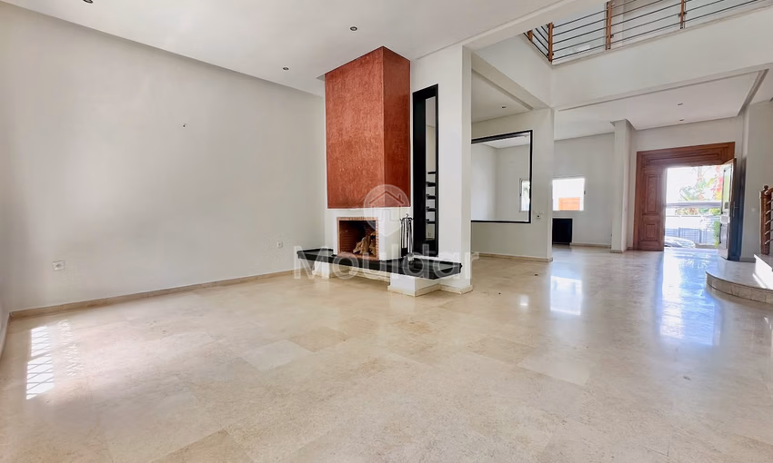 فيلا للإيجار: الفخامة والراحة في عين الدياب، الدار البيضاء