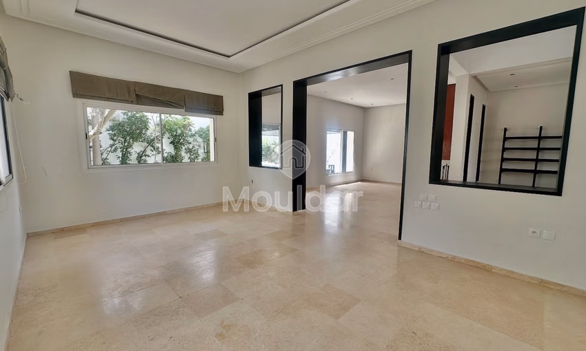 فيلا للإيجار: الفخامة والراحة في عين الدياب، الدار البيضاء