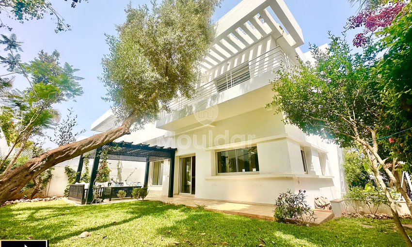 فيلا للإيجار: الفخامة والراحة في عين الدياب، الدار البيضاء