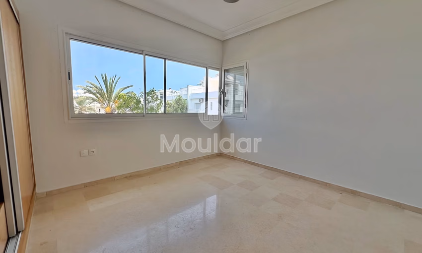 فيلا للإيجار: الفخامة والراحة في عين الدياب، الدار البيضاء