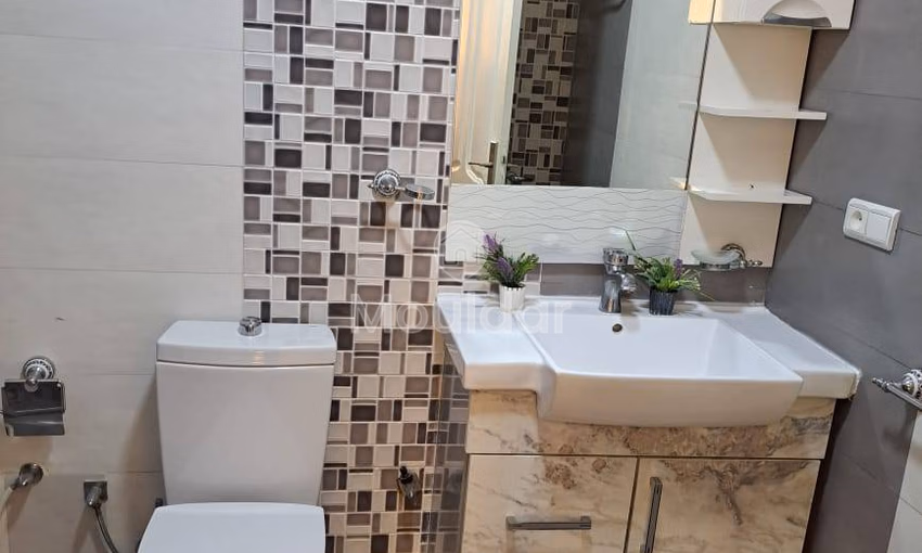 شقة من غرفتين للإيجار في العرائش - 90م²