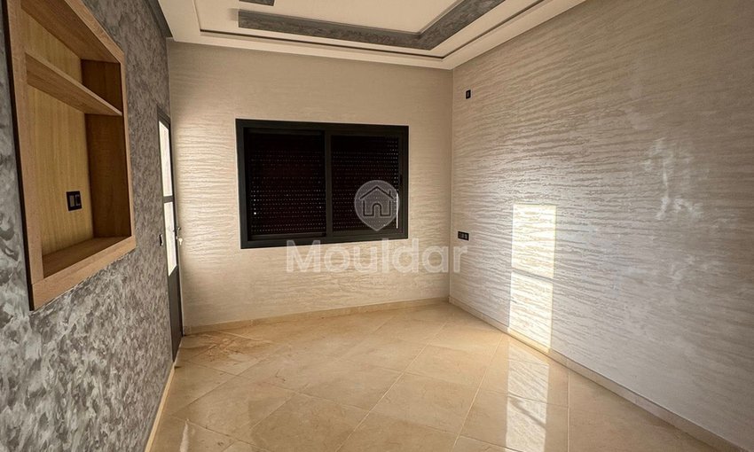 Proponiamo in vendita un magnifico appartamento al primo piano con una superficie totale di 117 metri quadrati.