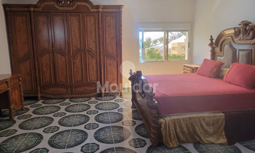 Villa de Vacaciones Espaciosa en Gueznaia: 5 Habitaciones Confortables Villa de Vacaciones Espaciosa en Gueznaia: 5 Habitaciones Confortables