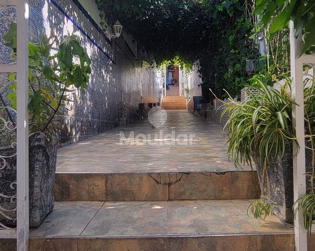 Villa de Vacaciones Espaciosa en Gueznaia: 5 Habitaciones Confortables Villa de Vacaciones Espaciosa en Gueznaia: 5 Habitaciones Confortables