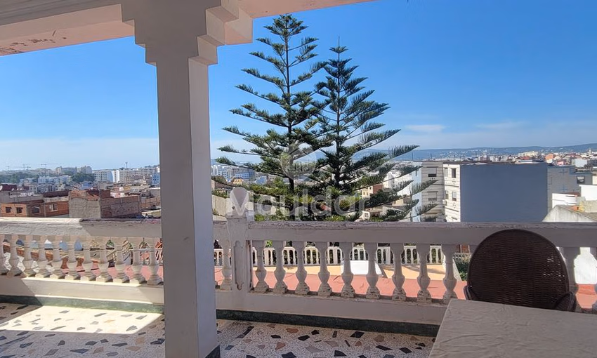 Villa de Vacaciones Espaciosa en Gueznaia: 5 Habitaciones Confortables Villa de Vacaciones Espaciosa en Gueznaia: 5 Habitaciones Confortables