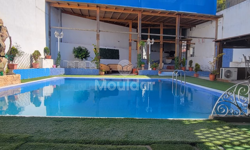 Villa de Vacaciones Espaciosa en Gueznaia: 5 Habitaciones Confortables Villa de Vacaciones Espaciosa en Gueznaia: 5 Habitaciones Confortables