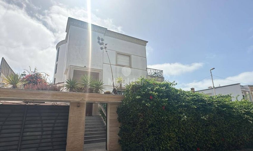 Villa 6 chambres à vendre à Dar Bouazza