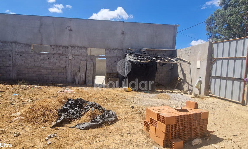 فرصة فريدة: قطعة أرض صناعية بمساحة 2400 متر مربع في القصر الكبير