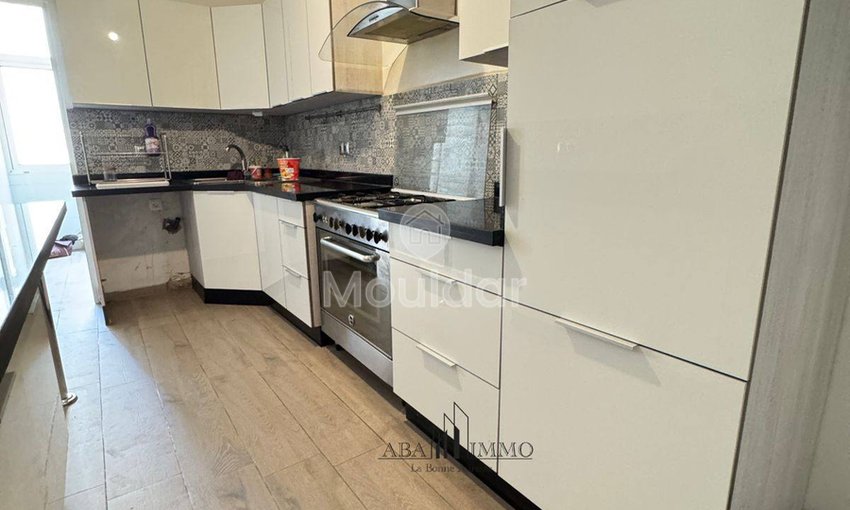 شقة واسعة للإيجار: 3 غرف في الدار البيضاء - view 5