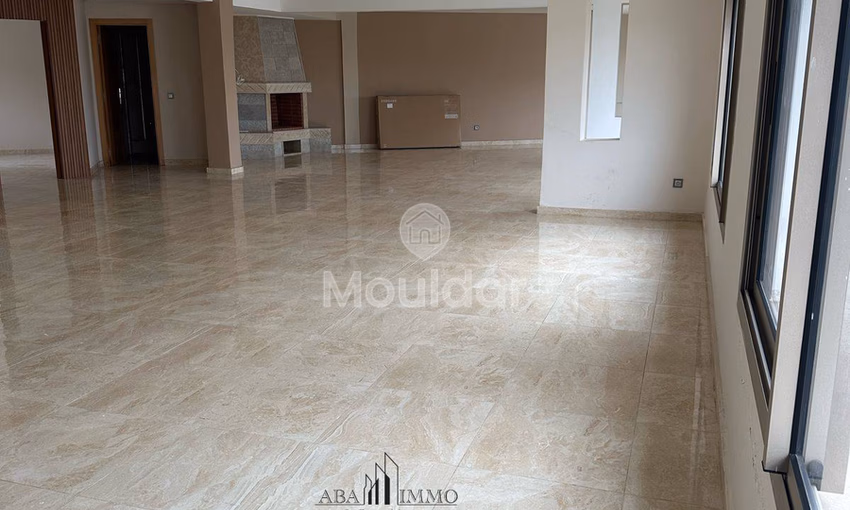 شقة رائعة للإيجار - بورغوني، الدار البيضاء، 240م² شقة رائعة للإيجار - بورغوني، الدار البيضاء، 240م²