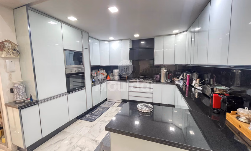 شقة واسعة للبيع في الدار البيضاء - راقية، 247م² شقة واسعة للبيع في الدار البيضاء - راقية، 247م²