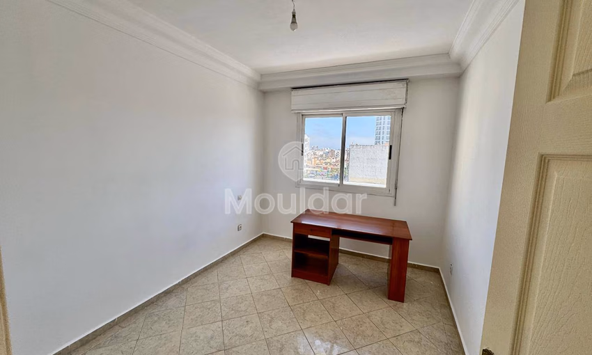 En Venta: Encantapiso de 2 Habitaciones en Maarif, Casablanca