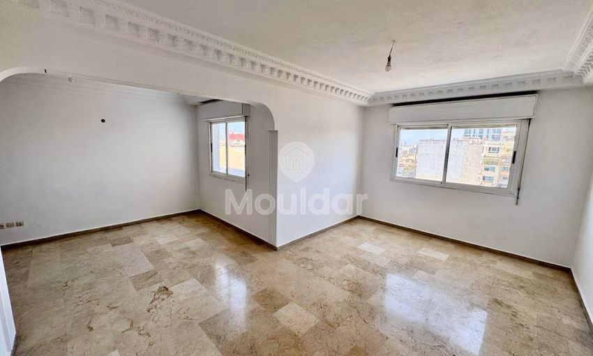 En Venta: Encantapiso de 2 Habitaciones en Maarif, Casablanca