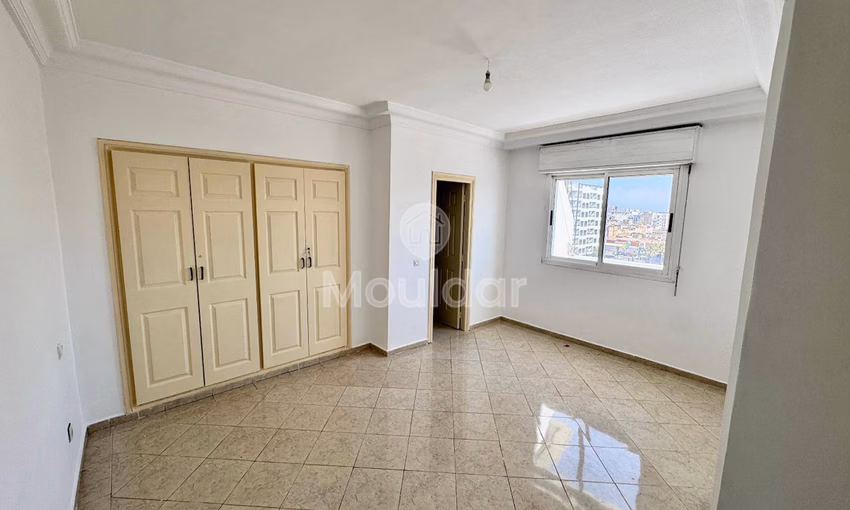 En Venta: Encantapiso de 2 Habitaciones en Maarif, Casablanca