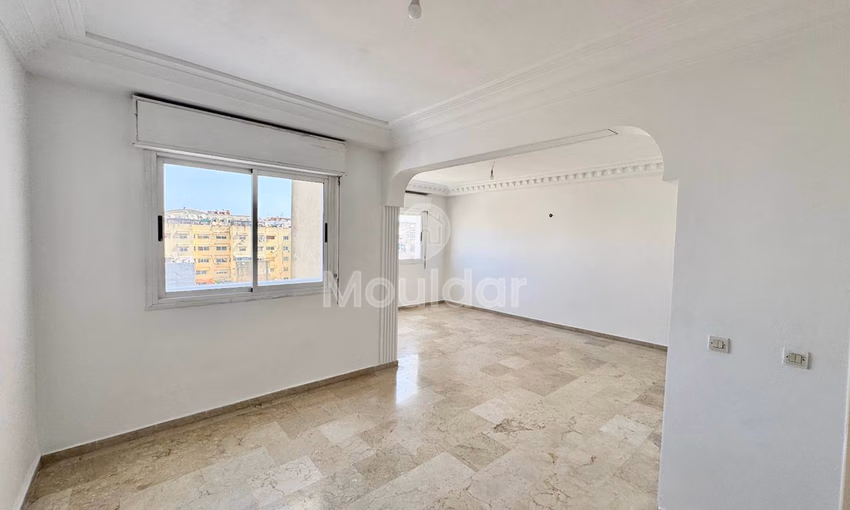 En Venta: Encantapiso de 2 Habitaciones en Maarif, Casablanca