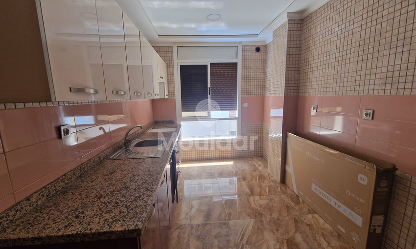 شقة للإيجار في لعرائش: الراحة والمساحة