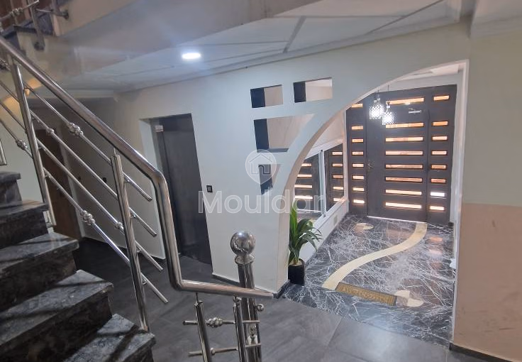 شقة للإيجار في لعرائش: الراحة والمساحة