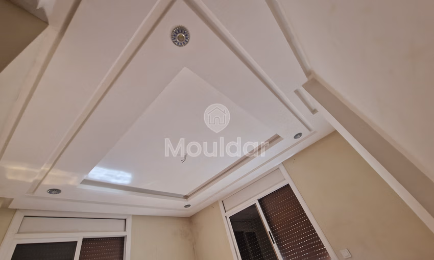 شقة للإيجار في لعرائش: الراحة والمساحة