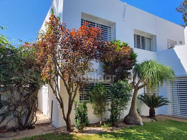 فيلا فسيحة للإيجار في الدار البيضاء - راحة وأناقة