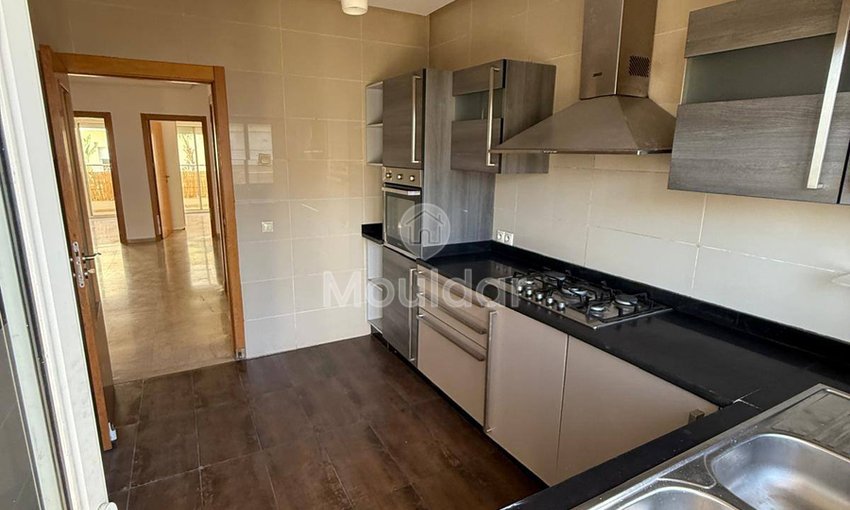 شقة للإيجار في الدار البيضاء - عين دياب، 3 غرف مريحة - view 8