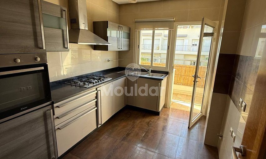 شقة للإيجار في الدار البيضاء - عين دياب، 3 غرف مريحة - view 7