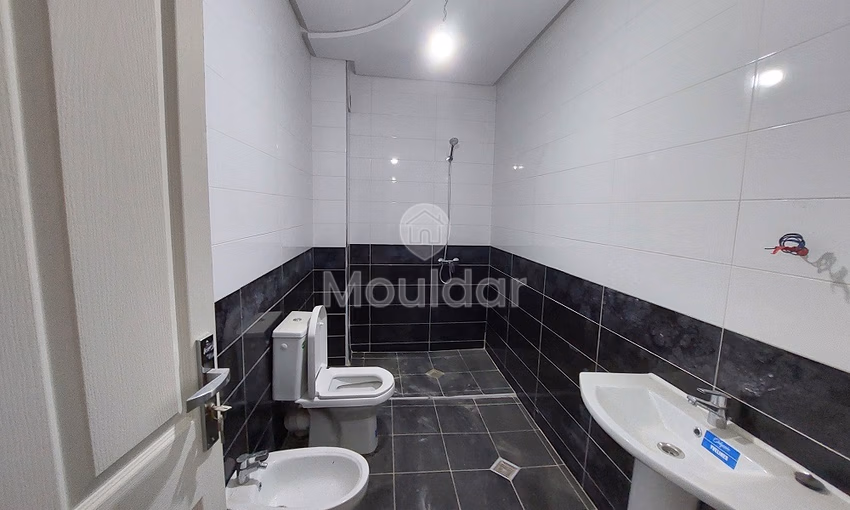 Maison Spacieuse à Vendre à Tanger - 12 Chambres, 4 Étages