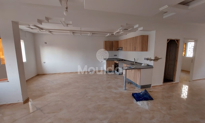 Maison Spacieuse à Vendre à Tanger - 12 Chambres, 4 Étages