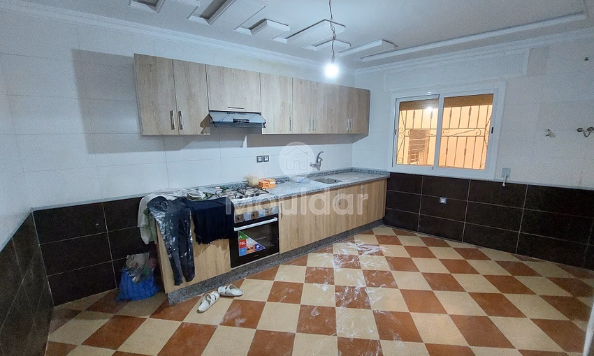 Maison Spacieuse à Vendre à Tanger - 12 Chambres, 4 Étages