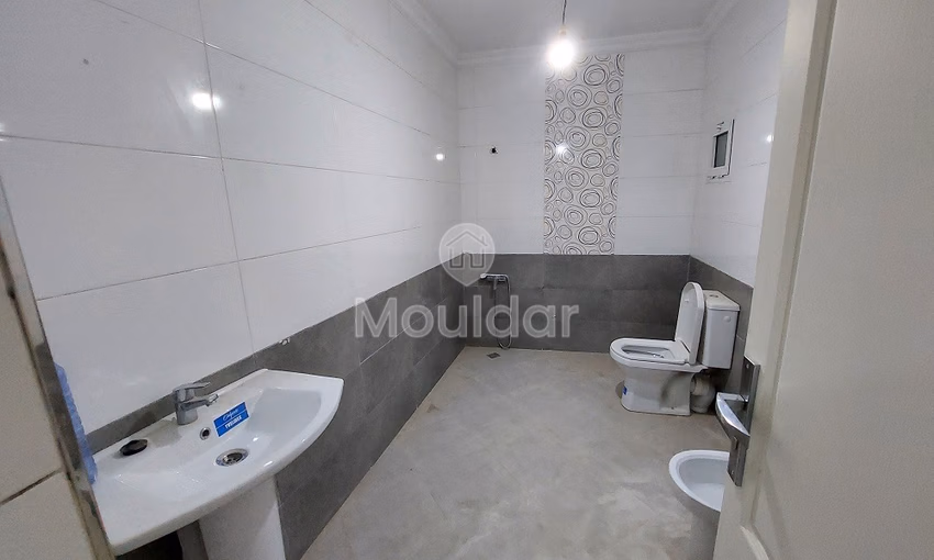 Maison Spacieuse à Vendre à Tanger - 12 Chambres, 4 Étages